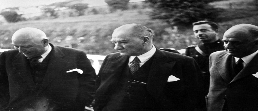 Mustafa Kemal Atatürk (d. 1881, Selânik – ö. 10 Kasım 1938, İstanbul), Türkiye Cumhuriyeti'nin ilk cumhurbaşkanı olan Türk mareşal ve devlet adamıdır.